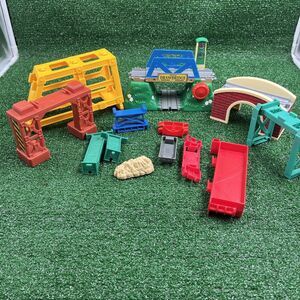 Thomas & Friends Miscellaneous Bridges Plastic 11 Pieces‎